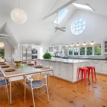 Large Modern North Fork Barn:Vineyards In Backyard, Harbes Farms Villa